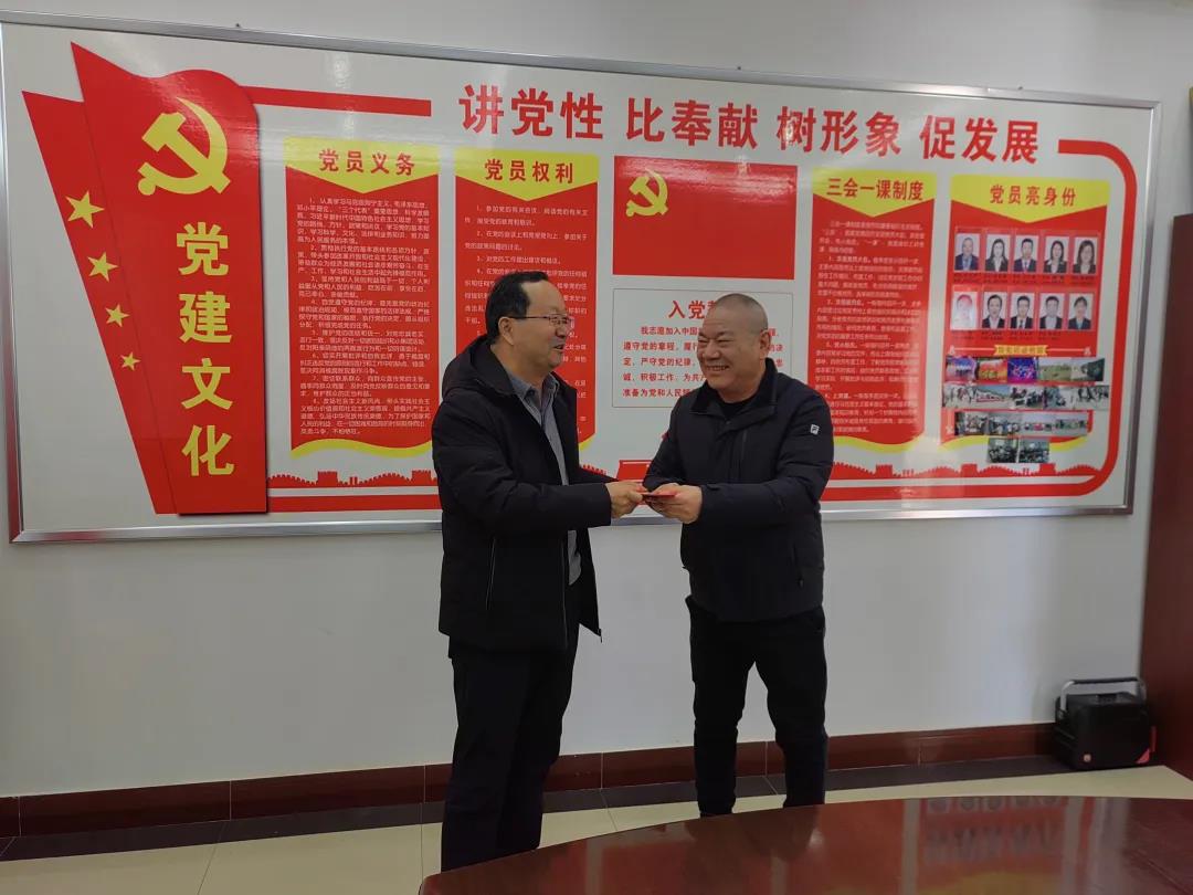 敦煌種業(yè)領(lǐng)導(dǎo)看望慰問公司老干部、老黨員及困難黨員職工
